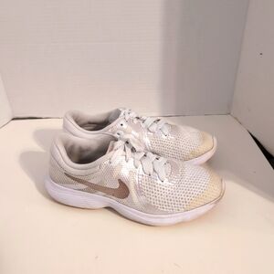 Nike Youth White Revolution 4 Metallic Red Bronze Sneakers 943306-100 Size 5.5